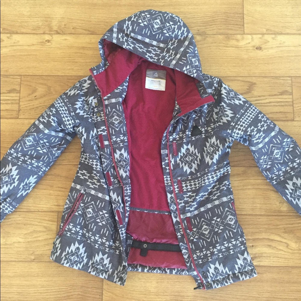 Aperture Snowboard/Ski Jacket Gray Tribal Print